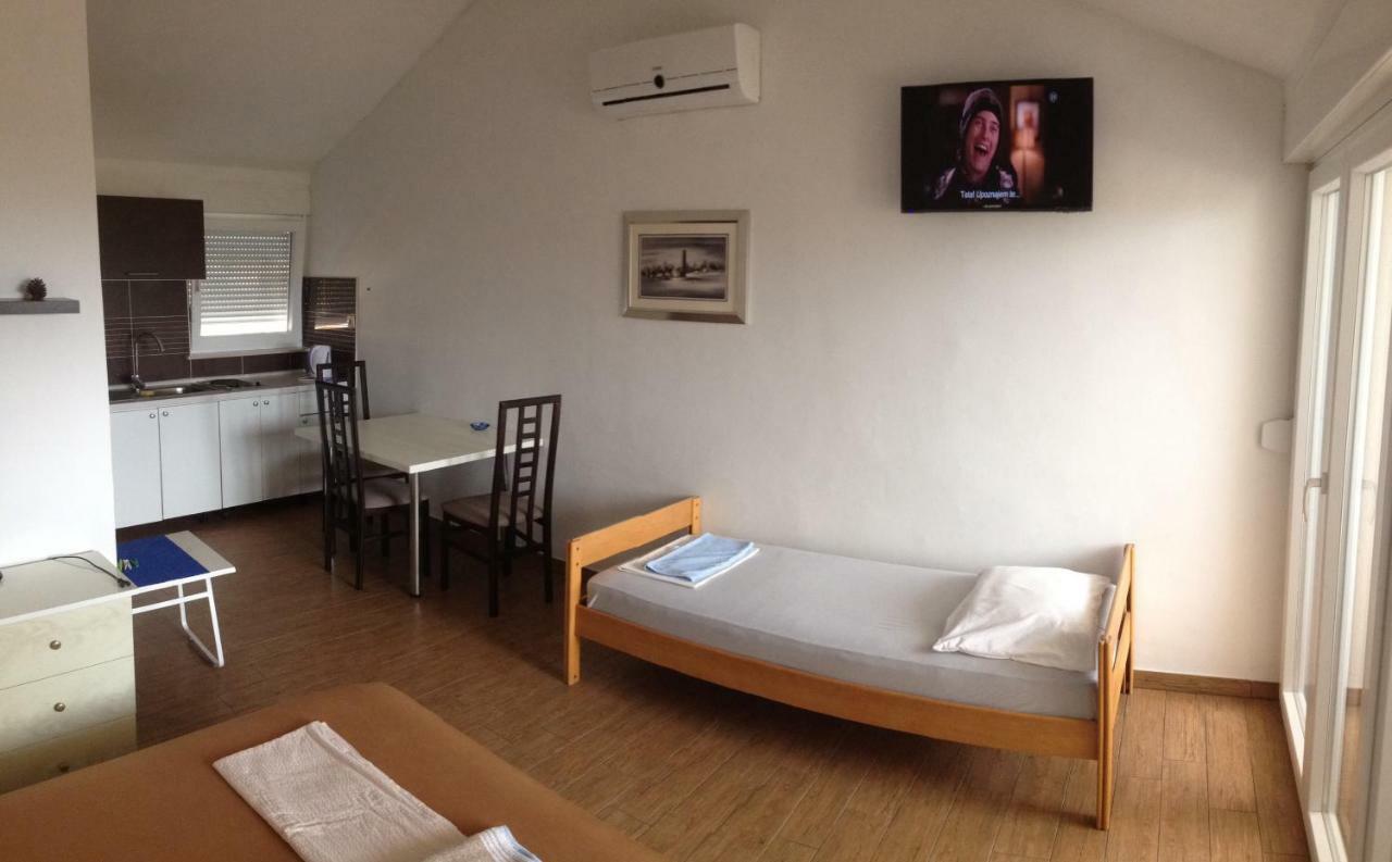 Apartments Dubravka Pirovac Luaran gambar